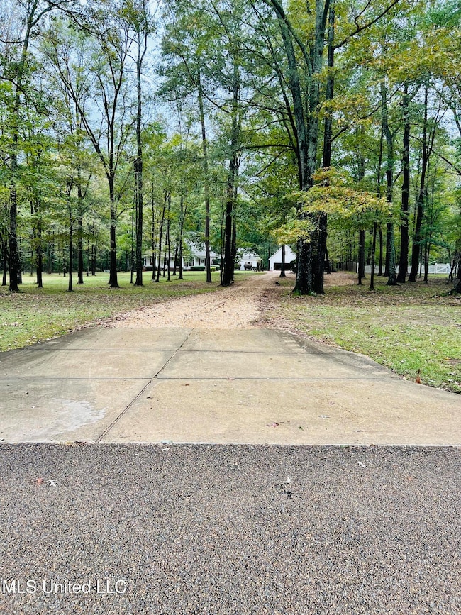 611 S Springlake Cir, Terry, MS 39170 - photo 5