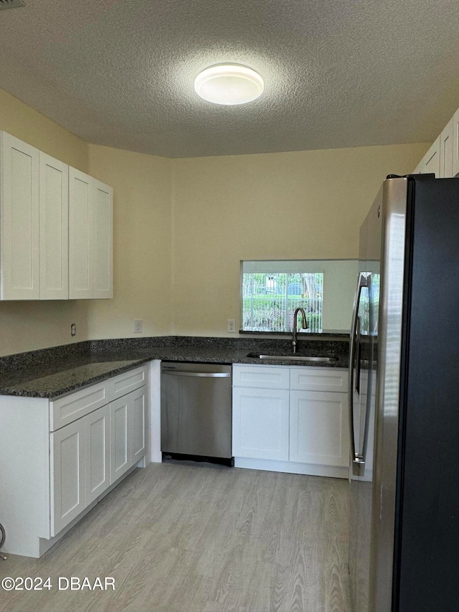 New Kitchen Cabinets & Granite Counters