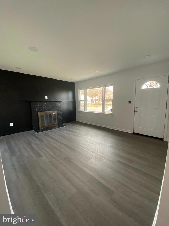 17889 Curtis Dr, Dumfries, VA 22026 - photo 3