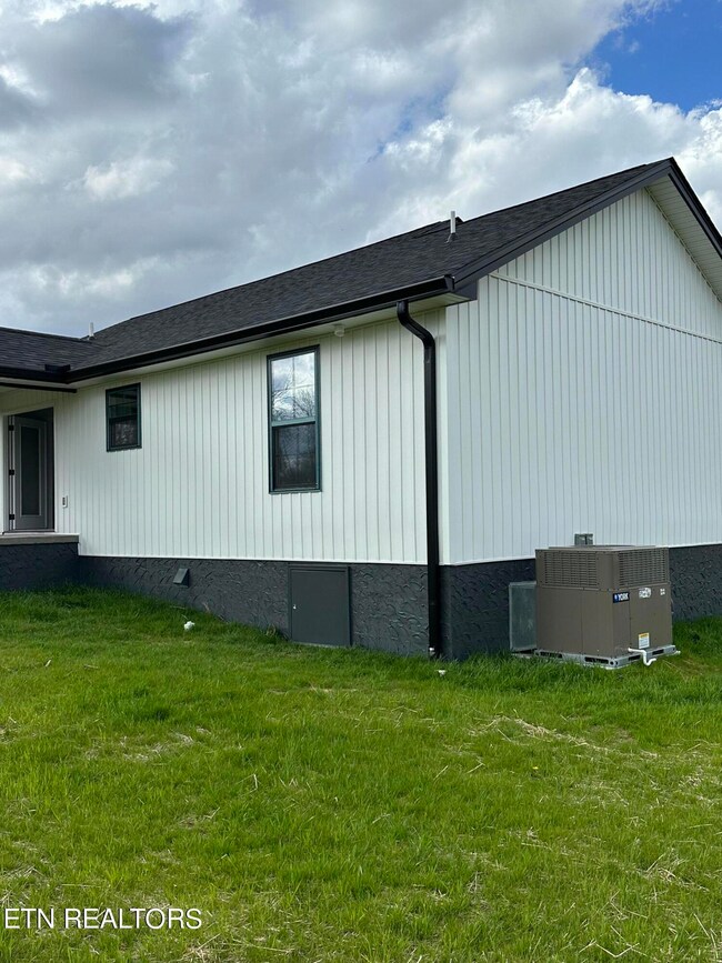 126 Lakyn Dr, Crossville, TN 38571 - photo 5