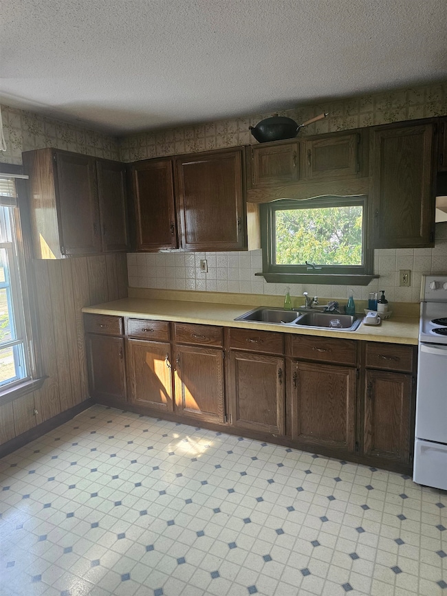 19 E Concord St unit B, Dover, NH 03820 - photo 4