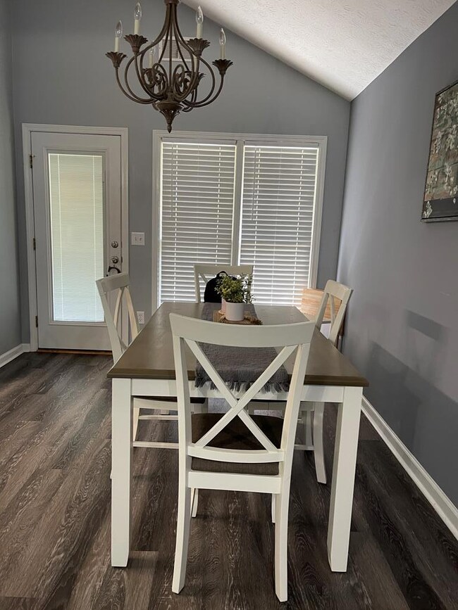 Dining/Breakfast Area