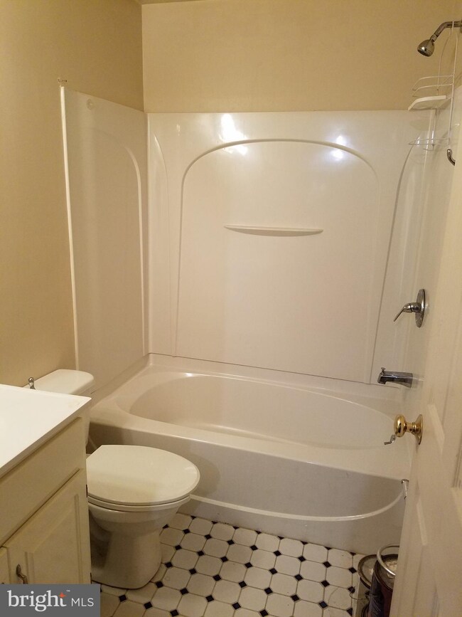 7003 Flag Harbor Dr, District Heights, MD 20747 - photo 4