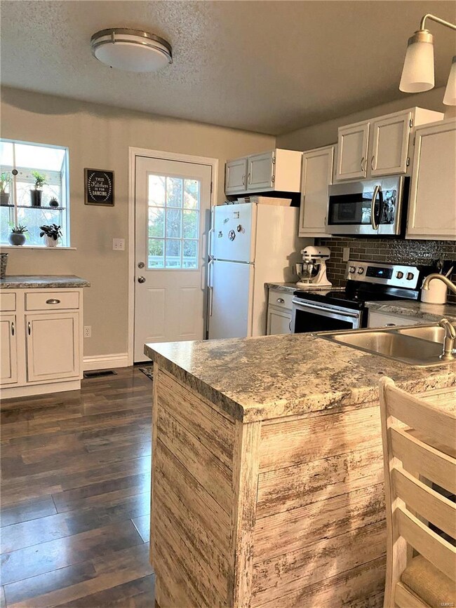 588 Huntleigh Ct, Farmington, MO 63640 - photo 4