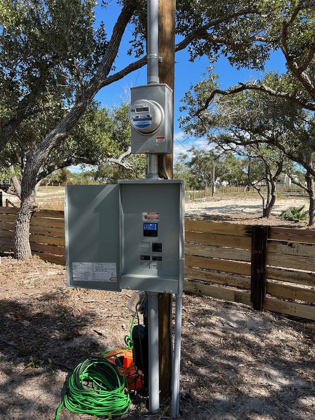 1315 Sammy Henderson St, Rockport, TX 78382 - photo 6