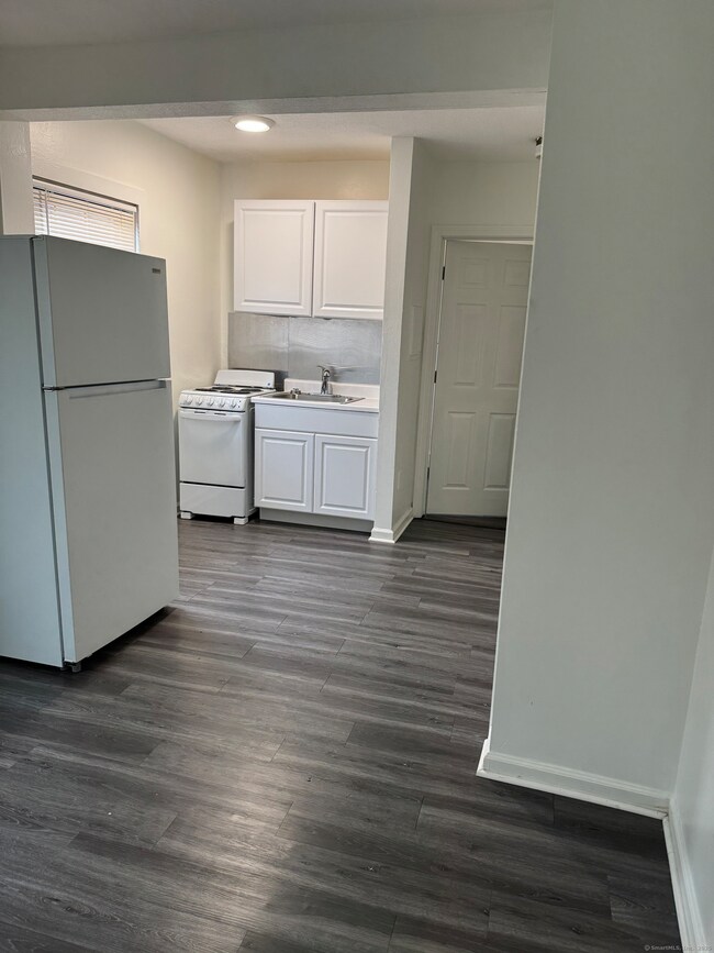 666 Main St unit C4, Middletown, CT 06457 - photo 2