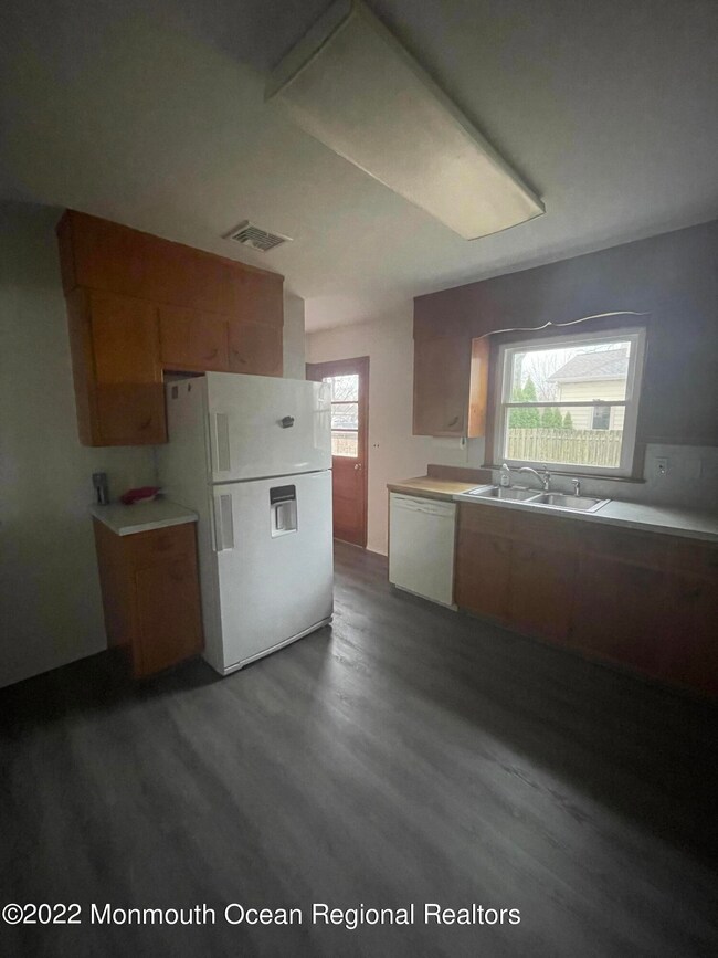 2028 Lesser Pkwy, Oakhurst, NJ 07755 - photo 4