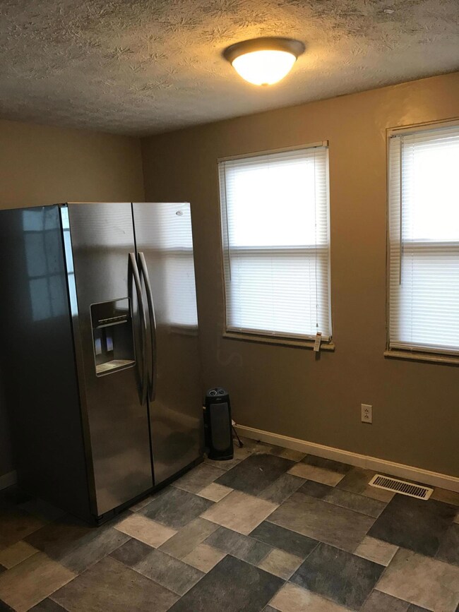 964 Harwood Dr, Columbus, OH 43228 - photo 3