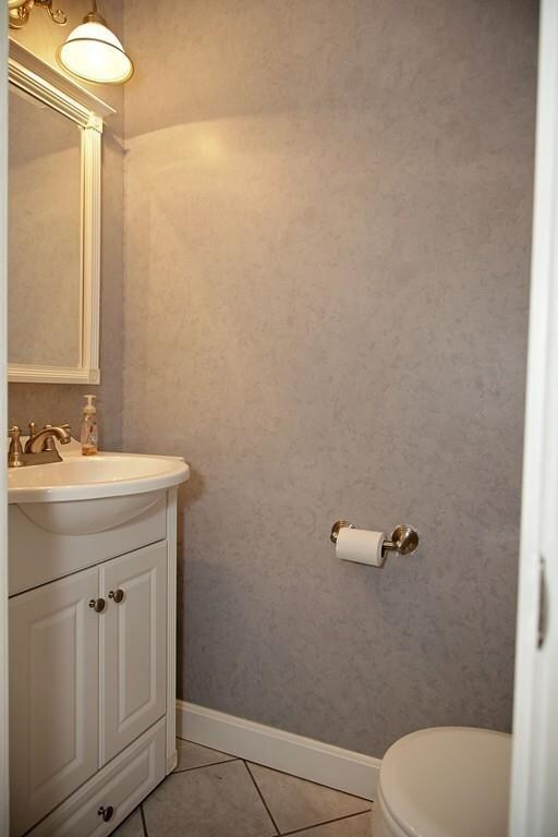 203 Windsor Dr, Framingham, MA 01701 - photo 5