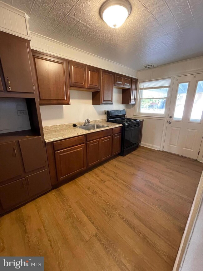 1236 Deanwood Rd, Parkville, MD 21234 - photo 7