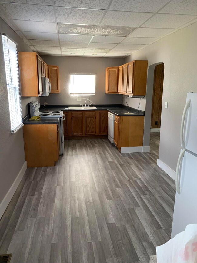 710 W Arch St, Portland, IN 47371 - photo 5