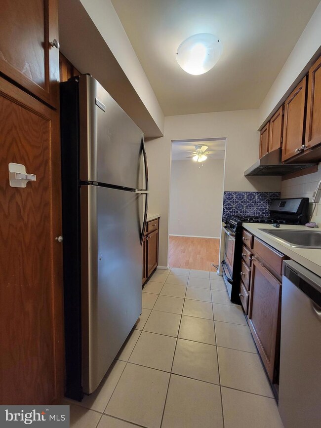 1805 Snow Meadow Ln unit 201, Baltimore, MD 21209 - photo 5