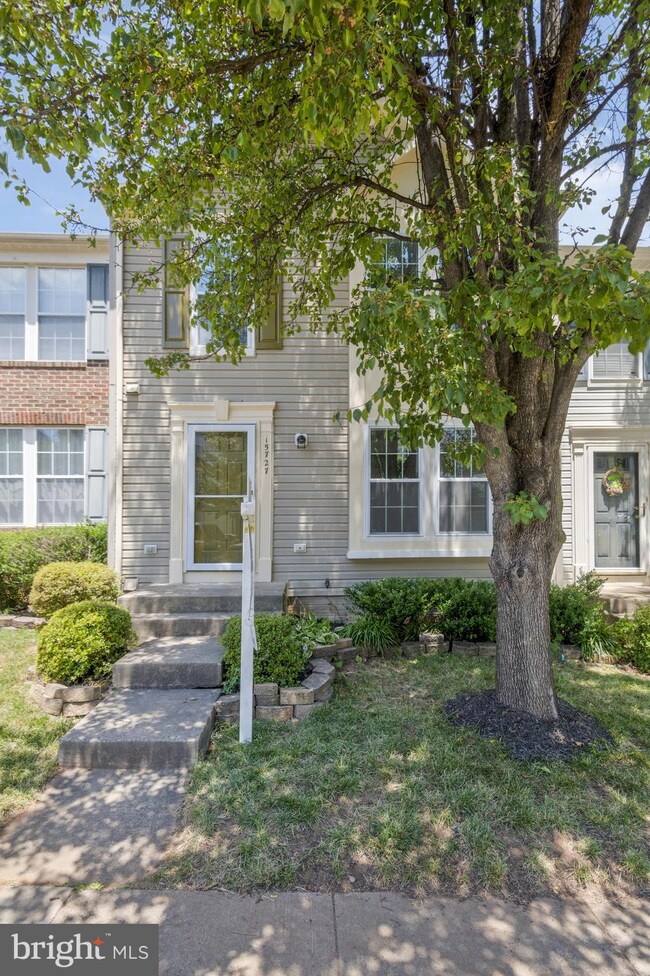 15727 Viewpoint Cir, Dumfries, VA 22025 - photo 3