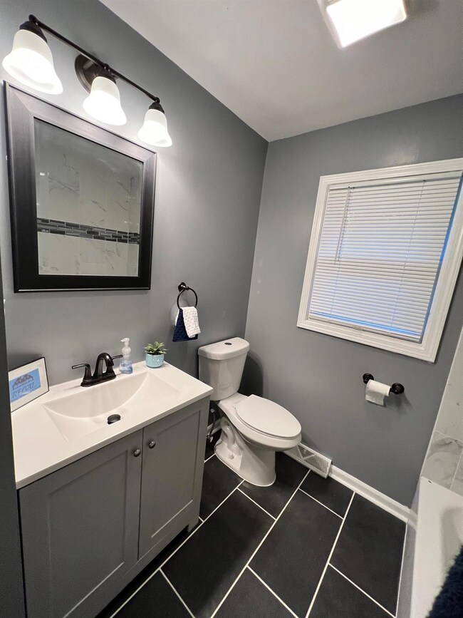 421 W 43rd Ave, Gary, IN 46408 - photo 5