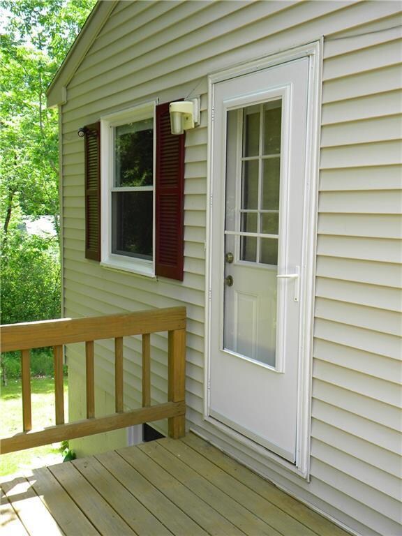 WITH DIRECT ACCESS TO THE KITCHEN