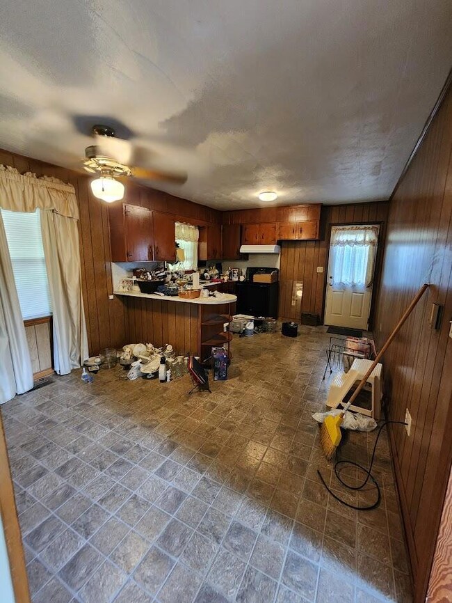 3922 Dining Area