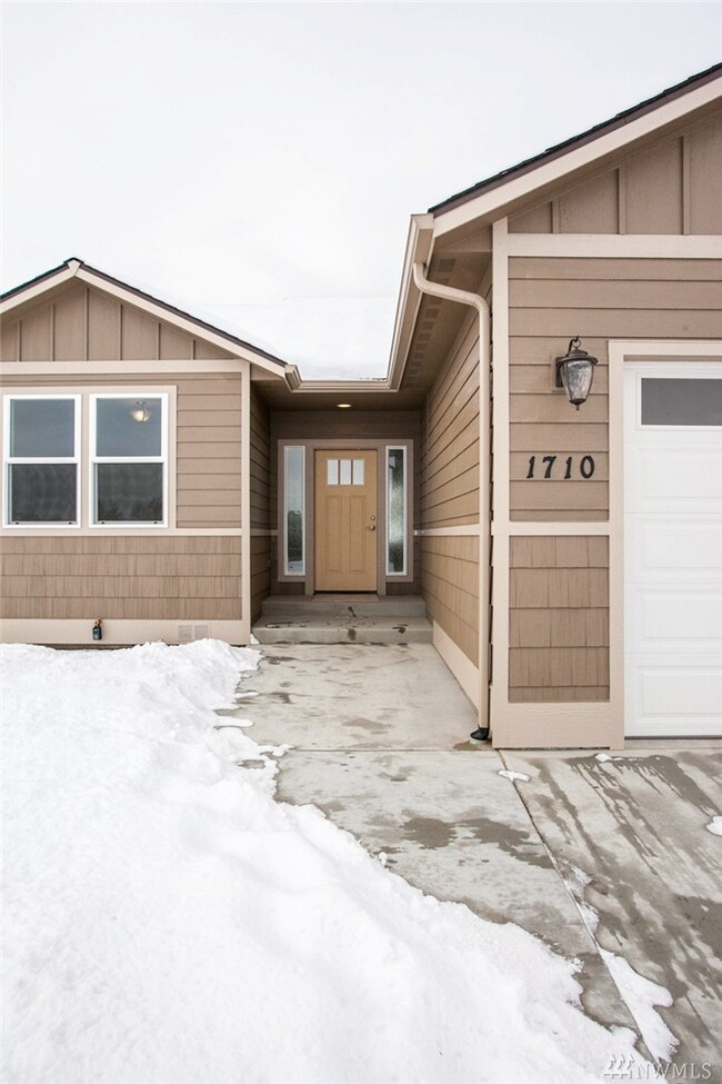 1710 Brambling Brae, Wenatchee, WA 98801 - photo 2