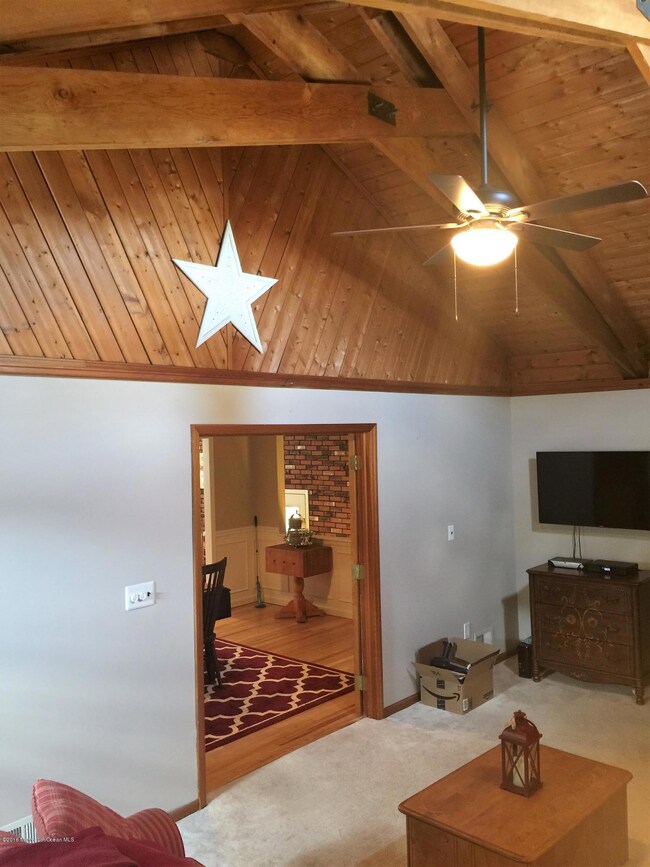 LivingRoomVaultedCeiling
