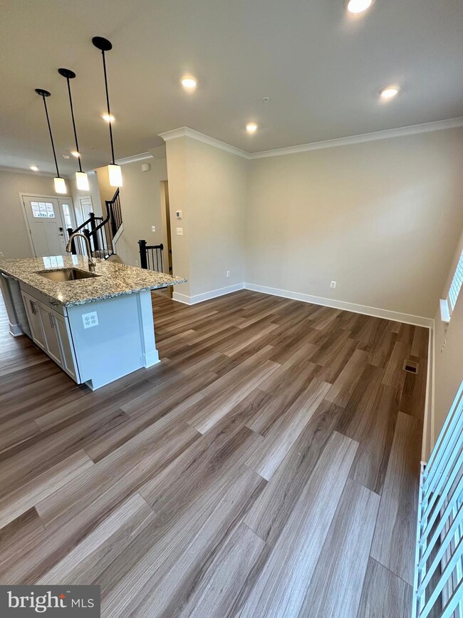 2318 Woodlands Rd, Woodlawn, MD 21244 - photo 7