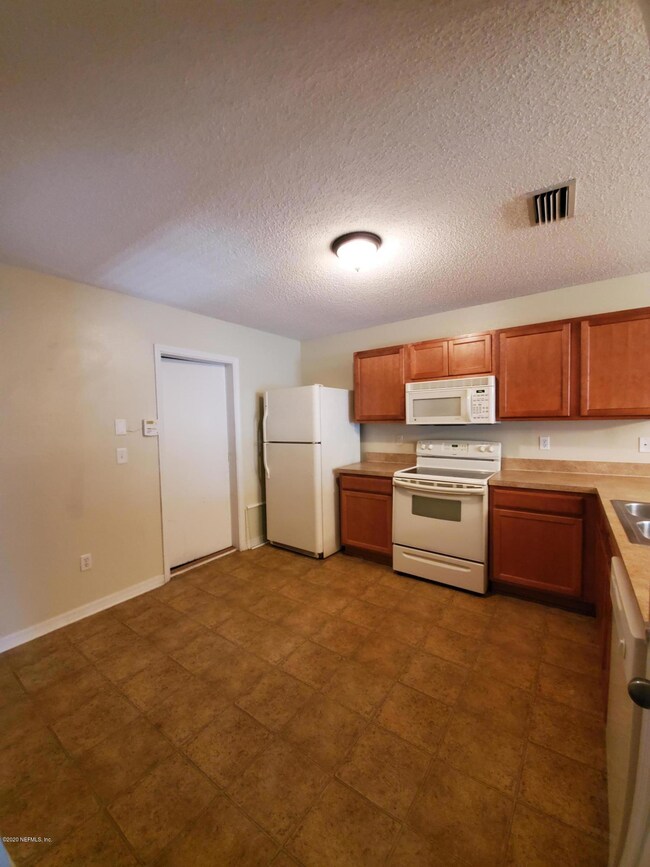 4696 Playschool Dr, Jacksonville, FL 32210 - photo 2