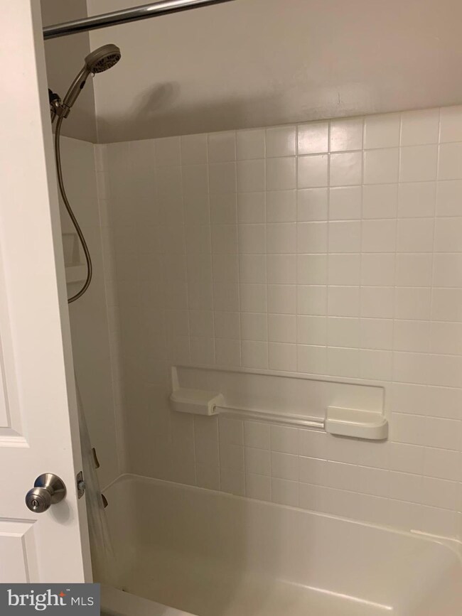 15585 Horseshoe Ln unit 585, Woodbridge, VA 22191 - photo 4