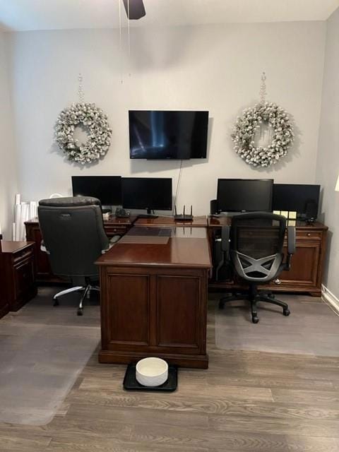 Double desks fit easily into this huge office