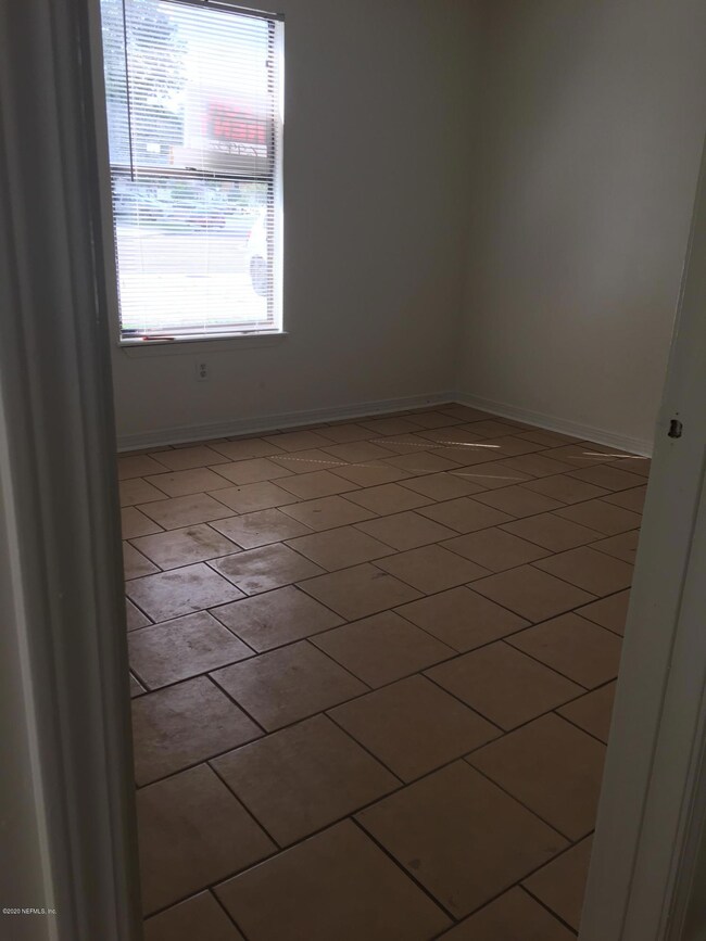 4554 Melissa Ct N, Jacksonville, FL 32210 - photo 2