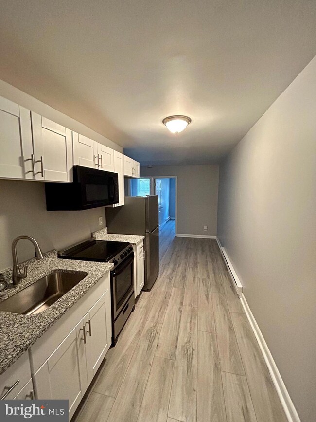 423 Main St unit B, Darby, PA 19023 - photo 2