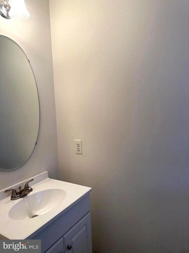 16262 Taconic Cir, Dumfries, VA 22025 - photo 3