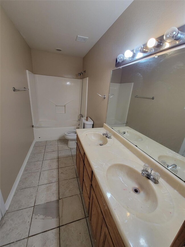 1020 W Baker St, Denison, TX 75020 - photo 5
