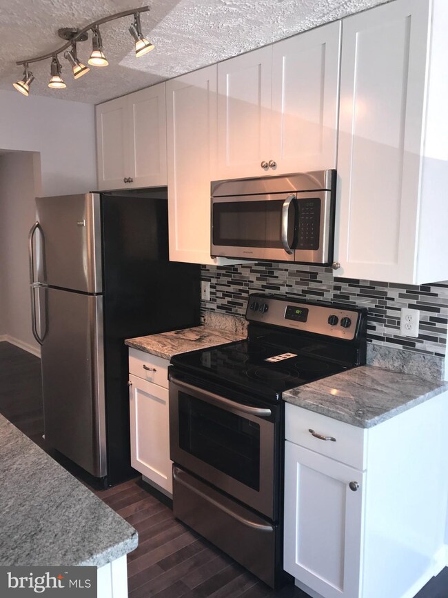 2108 N Anvil Ln, Temple Hills, MD 20748 - photo 3