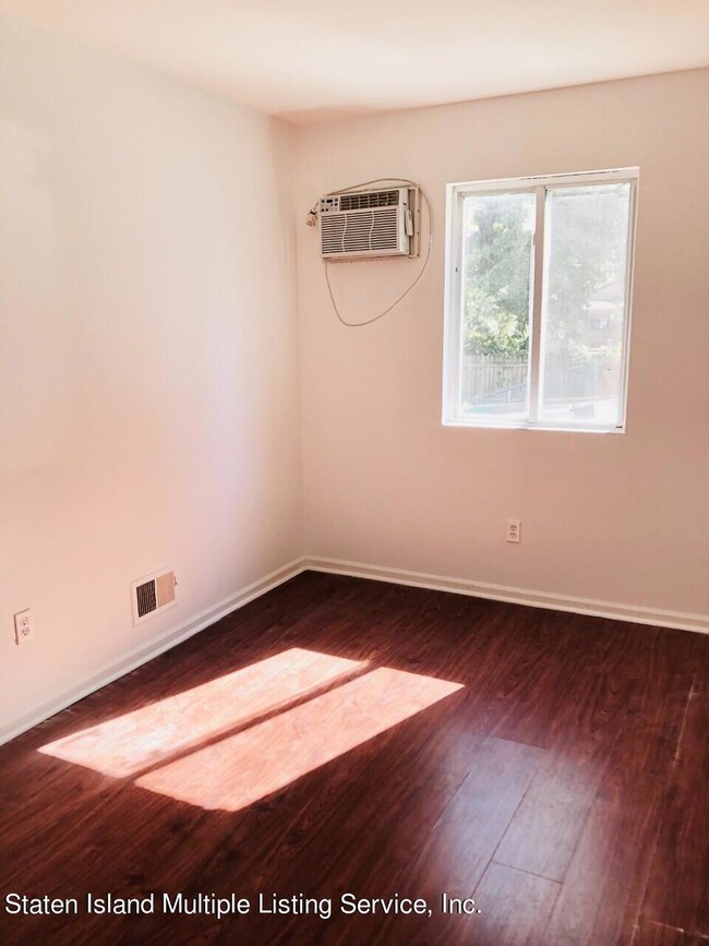241 Lockman Ave, Staten Island, NY 10303 - photo 4