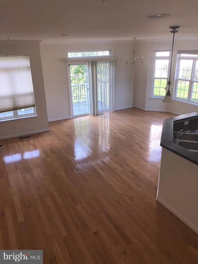 9765 Evening Bird Ln, Laurel, MD 20723 - photo 4