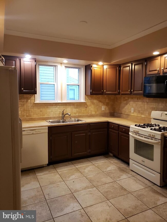 619 Bridgeboro St, Riverside, NJ 08075 - photo 3