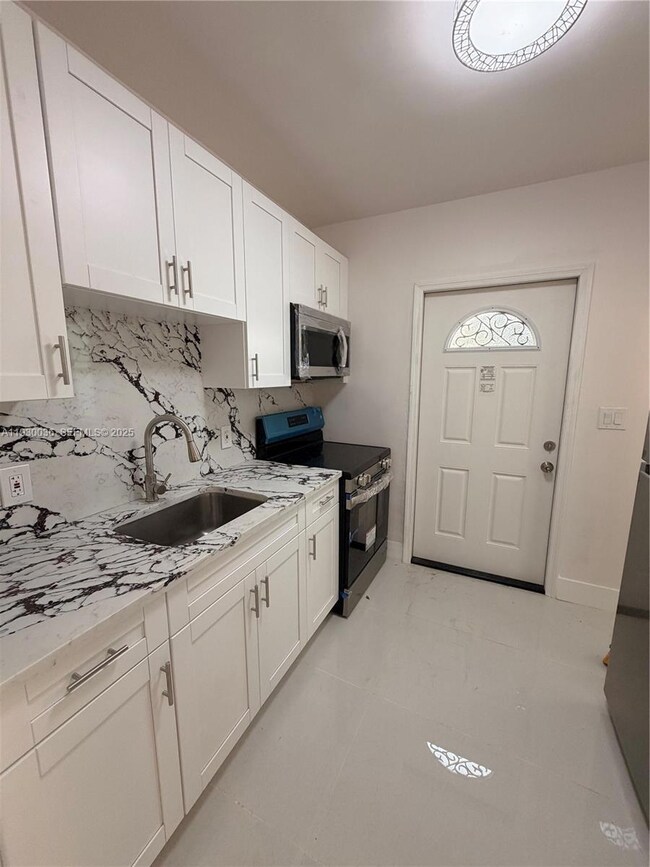 415 NW 29th Terrace, Fort Lauderdale, FL 33311 - photo 5