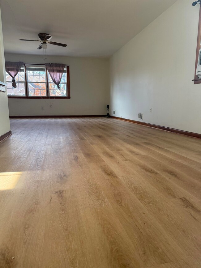 106 Lord Ave unit 2nd floor, Bayonne, NJ 07002 - photo 3