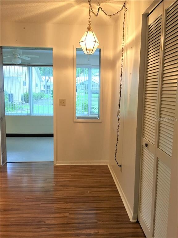 Dinette Area - view 1