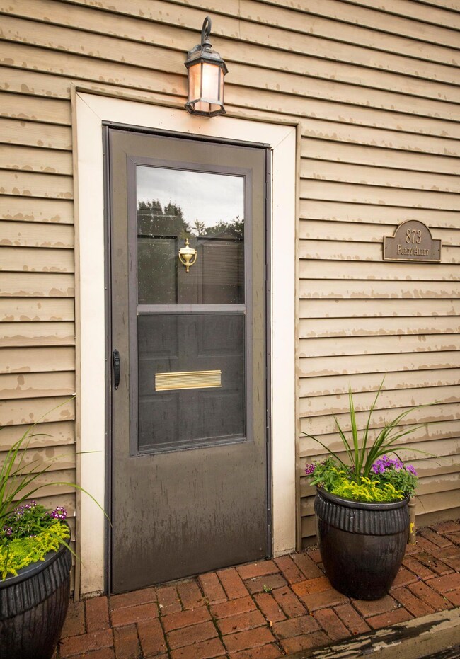 873 Purdy Aly, Columbus, OH 43206 - photo 3