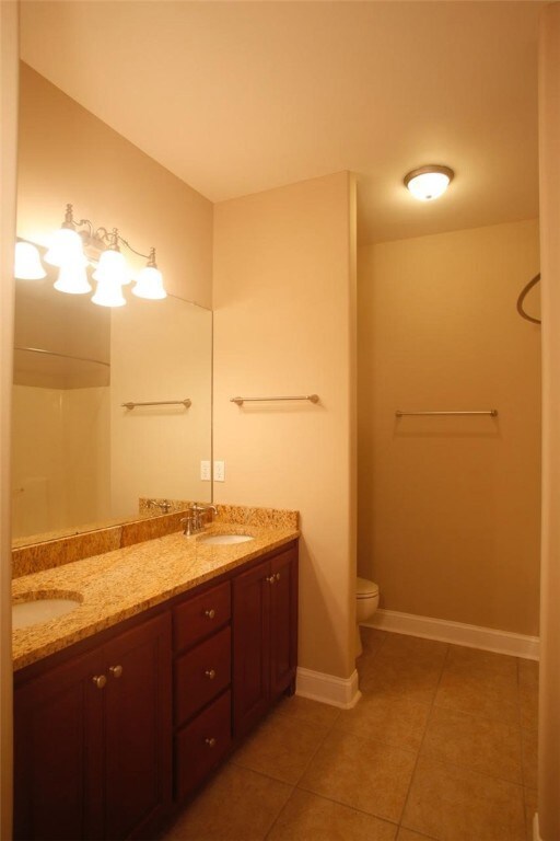 Guest bathroom with double vanity and tub/shower