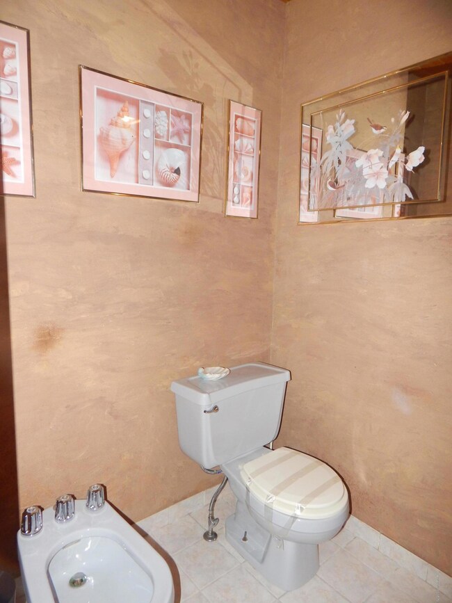 2180 Meadowlark Cir, Bushkill, PA 18324 - photo 4