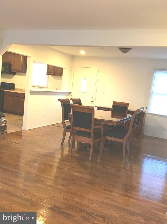 9032 Hickory Hill Ave, Lanham, MD 20706 - photo 3