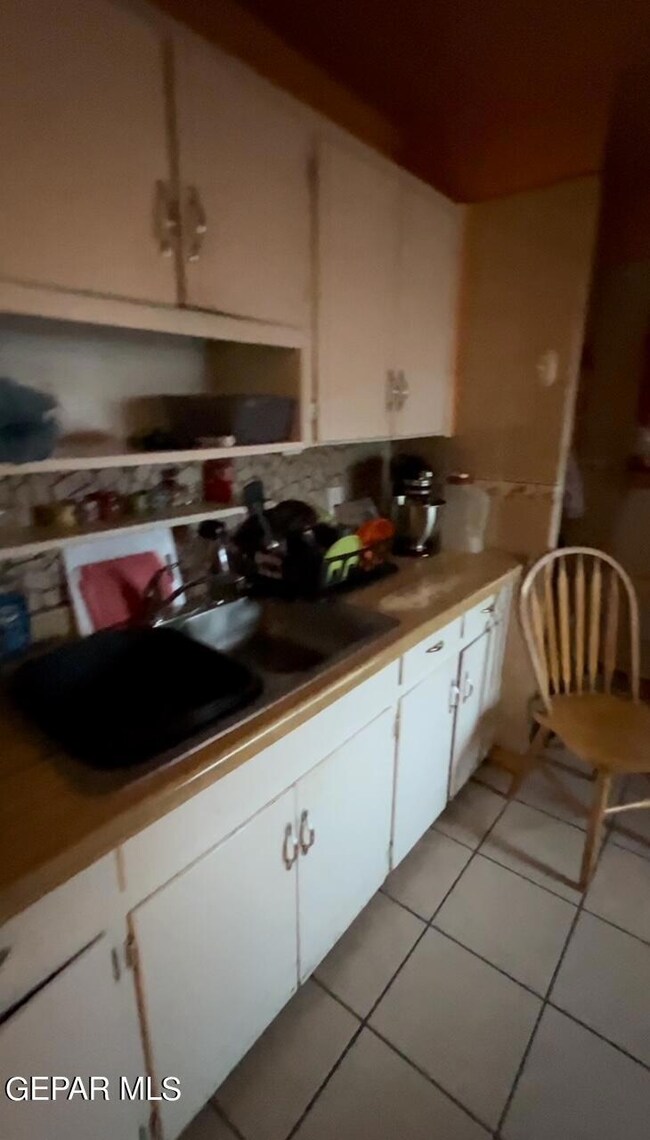 7859 Laura Way, El Paso, TX 79915 - photo 3