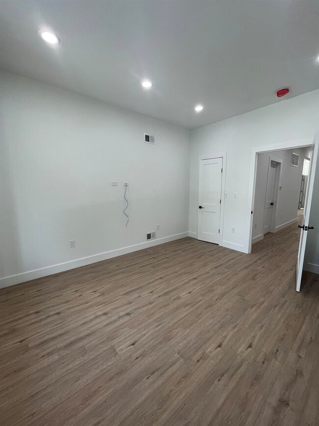 217 Oak St, Weehawken, NJ 07086 - photo 6