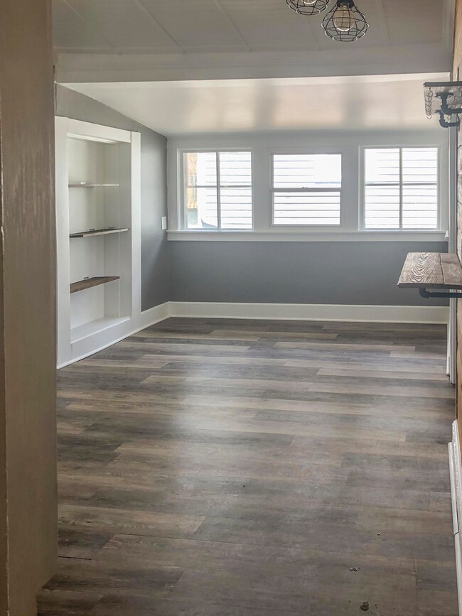 310 W Locust St, Johnson City, TN 37604 - photo 4