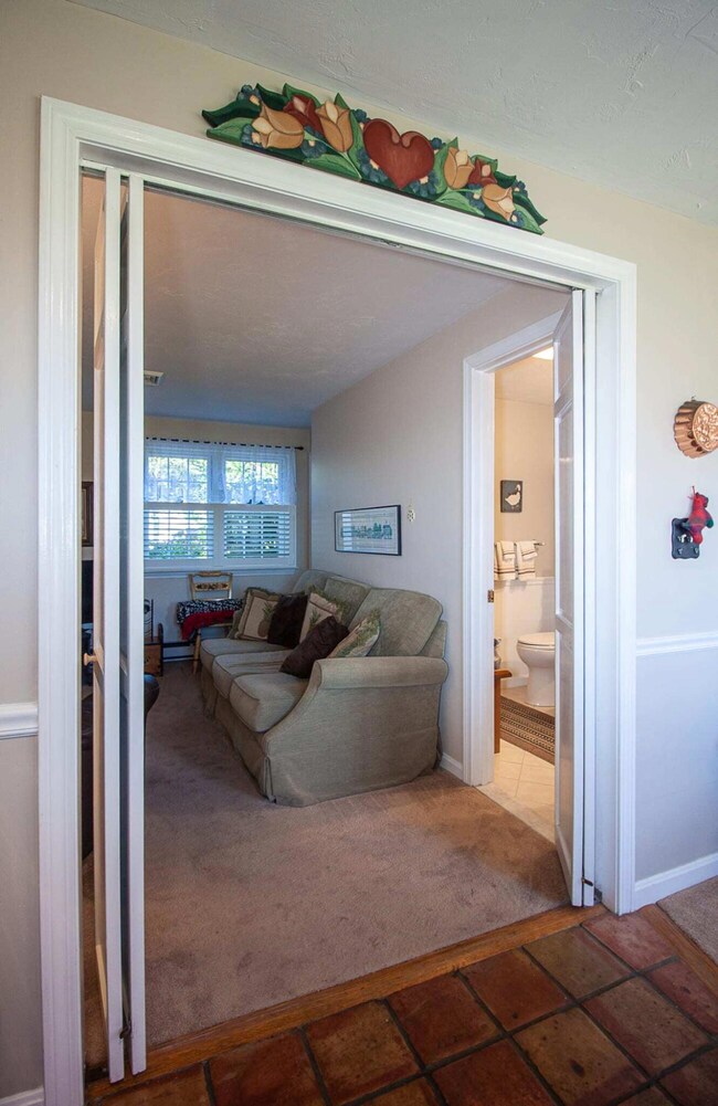 7-yGkbmhpeQ4CyrKL5jKrT_Down%20Stairs%20B