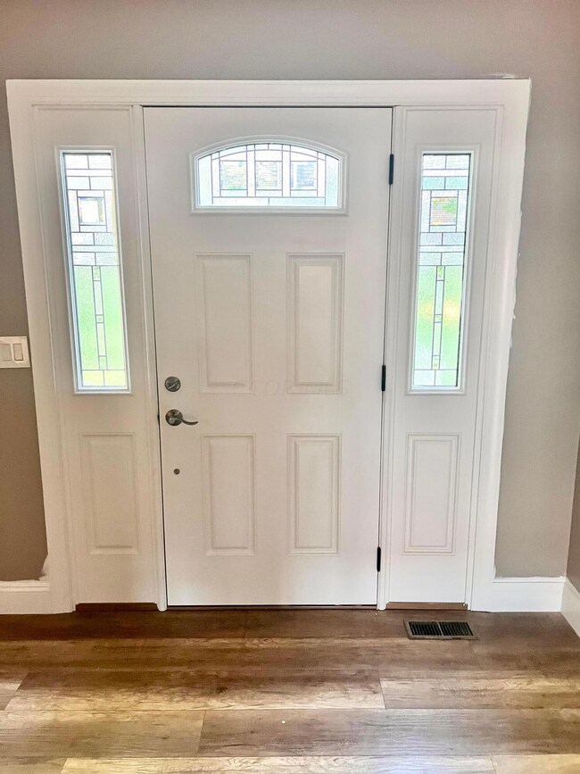 599 Dlyn St unit 5, Columbus, OH 43228 - photo 2