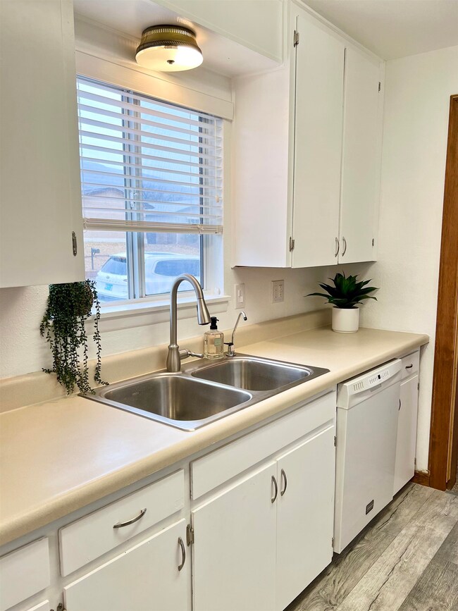 1835 Crescent Dr, Alamogordo, NM 88310 - photo 6