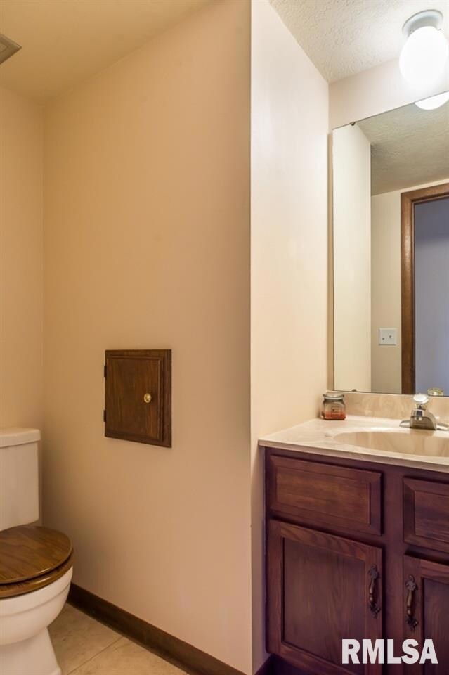 2626 W 34th St, Davenport, IA 52806 - photo 5