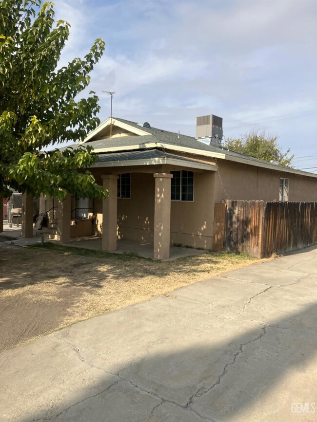 164 W 2nd St, Buttonwillow, CA 93206 - photo 2