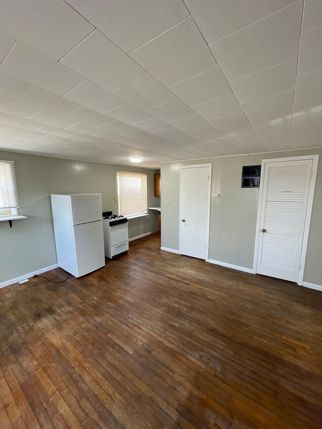 305 2nd St, Covington, IN 47932 - photo 5